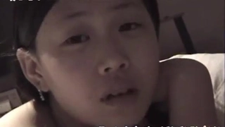 顶级女神尤物的诱惑，高颜值性感红唇开始发骚，完美好身材翘乳肥臀干净的逼逼，自己抠的出淫水，呻吟可射