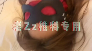 年轻妻子穿着高跟鞋被操逼