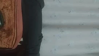 寂寞美少妇卧室手淫洗澡时勾引管家