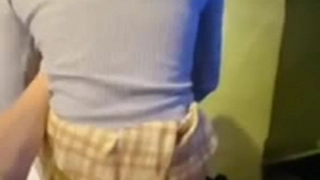 飞刀问情主题曲媚黑表实录！广州少妇被黑人肌肉男带着兄弟3P