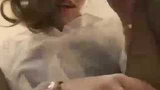 颜值不错的小少妇露脸跟大哥激情啪啪，主动上位好骚，享受大哥的快速抽插表情好骚，看着狼友的淫声荡语浪叫第02集