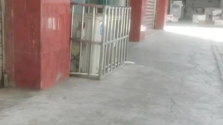 冒险雷探花，21岁漂亮小姐姐，肤白貌美，沙发上俩人相谈甚欢，小伙抠逼爽得她浑身颤抖，交舌吻激情四射