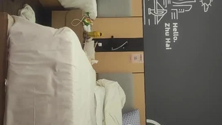 大学女孩在网络摄像头上被猛烈地操