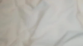 出道音乐歌手【热鲨】，直播间唱起优美的歌声，介绍自己是一名歌手 专辑已经录好就是没有钱发行，致敬她！