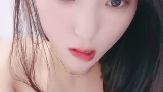 王定国表面女神，背地母狗