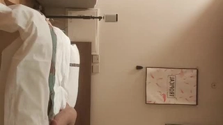 同性恋学生在宿舍房间里口交和手交