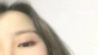 G奶无毛美穴近日刚播网红妹高颜值性感吊带黑丝，翘起双腿特写，跪着扭动圆润美臀，看着更是诱人